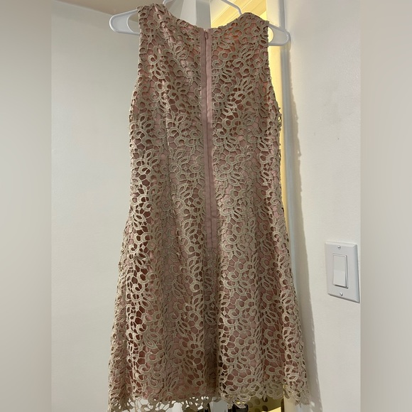 Pink dress with lace - Picture 2 of 5